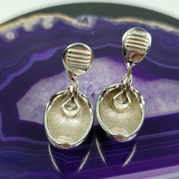 Vintage Signed Monet Egg Shape Silver Tone Clip On Earrings - Picture 9 of 10
